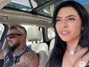 Me masturbei e fiz um delicioso squirt no estacionamento do mercado 1/16