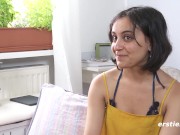 Ersties - Jasmina veröhnt ihre Pussy mit Vibrator 11/16