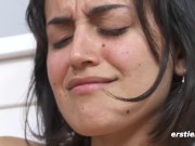 Ersties - Jasmina veröhnt ihre Pussy mit Vibrator 13/16