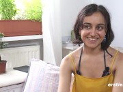 Ersties - Jasmina veröhnt ihre Pussy mit Vibrator 9/16