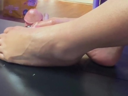 Some men prefer foot job. Watch my toes dig in to bestie’s hole!