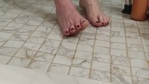 Cleaning my dirty soles in the shower with a pumice rock and showing how clean I got them