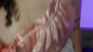 راجلي مشا خرج يتعشا مع صحابو خلاني فدار وتا أنا خرجت بسلتة عند حب قلبي الزلال ديالي يبرتشني