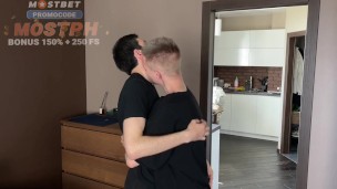 парень с большим членом кончил от мине