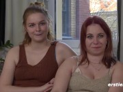 Ersties - Mit Vibrator verwöhnt Emma F. die Klitoris von Annabelle 5/16