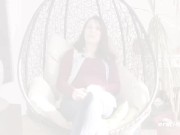 Ersties - Ina aus Wien massiert ihre rasierte Pussy 2/16