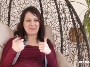 Ersties - Ina aus Wien massiert ihre rasierte Pussy 9/16