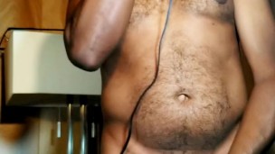 Mr Showtime69 Shaves his Head Bald in the Buff