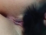 Heisse MILF mit kleinen TITTEN masturbiert bis sie kommt! Ihre MUSCHI ist cremig! + WICHS COUNTDOWN! 6/16