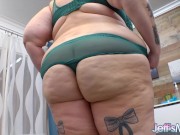 Chubby Sara Star Masturbates on Massage Table 4/16