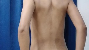 Probando las bragas más sexys mientras me masturbo