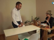 Голодная милфа начальница пожалела своего подчиненного и позволила отлизать 2/16