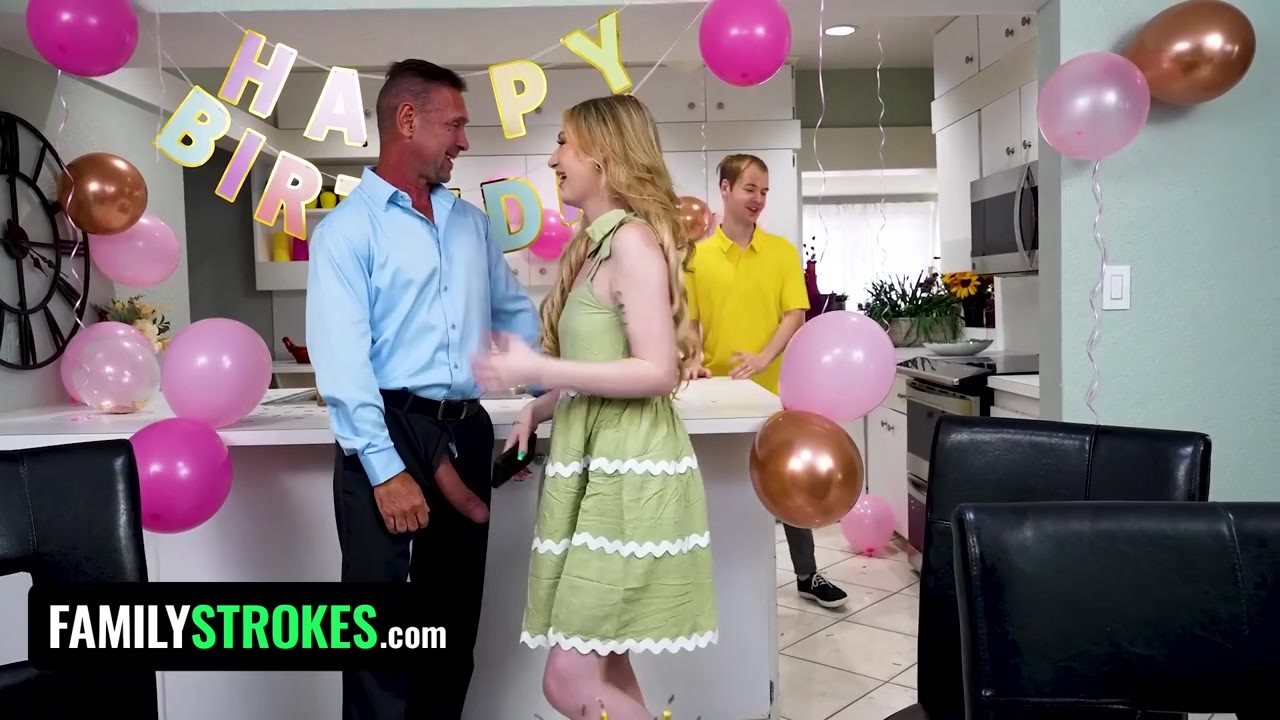 Deviant Stepdaddy Deflowers His Teen Step Daughter On Her 18th Birthday - Vidéo de sexe gratuite - RedTube