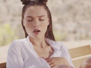 WOWGIRLS Beautiful model Elizabeth T spicing up her sex life by rubbing her pussy on the bench 8/16