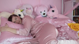 Satin Fetish Transgirl (Preview)