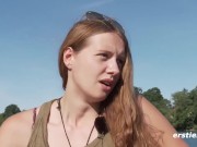 Ersties - Nackt am See genießt Alba ihren Vibrator 13/16