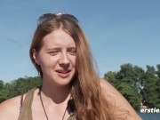 Ersties - Nackt am See genießt Alba ihren Vibrator 14/16