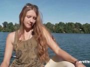 Ersties - Nackt am See genießt Alba ihren Vibrator 15/16