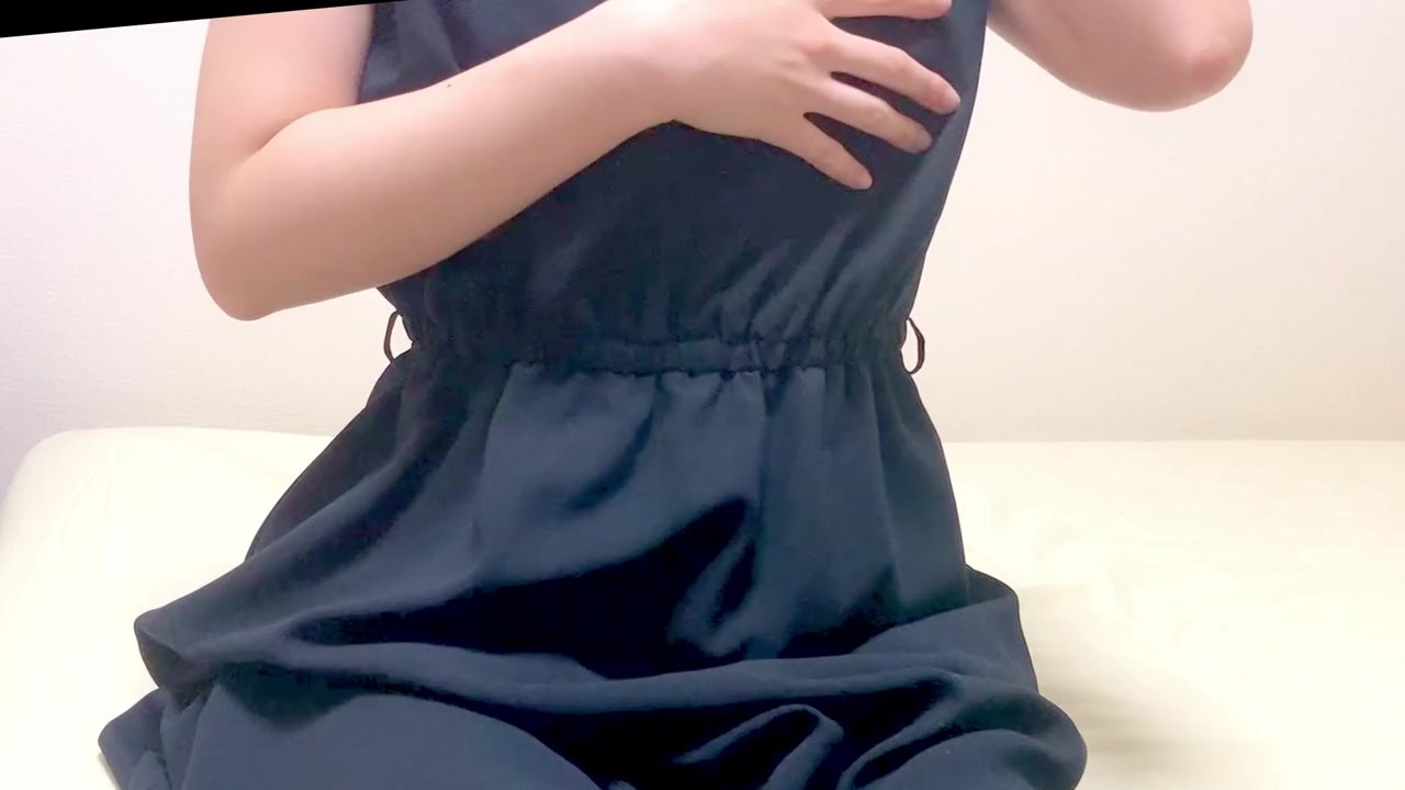 ワンピースの素人OLがスカートの中でくちゅくちゅオナニー♡愛液で下着が濡れちゃう♡【個人撮影】 - Free Sex Video - RedTube