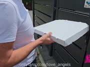 The pizza delivery guy fucked a milf who was waiting at home for her husband 2/16