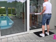 The pizza delivery guy fucked a milf who was waiting at home for her husband 3/16