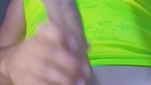 Hombre sexy desportiste se masturba después de llegar del fútbol