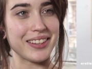 Ersties - Effie genießt ihr Solo mit Masturbieren 12/16