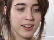 Ersties - Effie genießt ihr Solo mit Masturbieren 14/16