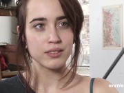 Ersties - Effie genießt ihr Solo mit Masturbieren 6/16