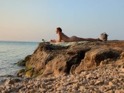 I asked a stranger to put me some sunscreen on a nudist beach 3/16