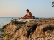 I asked a stranger to put me some sunscreen on a nudist beach 4/16