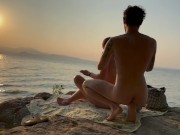 I asked a stranger to put me some sunscreen on a nudist beach 6/16