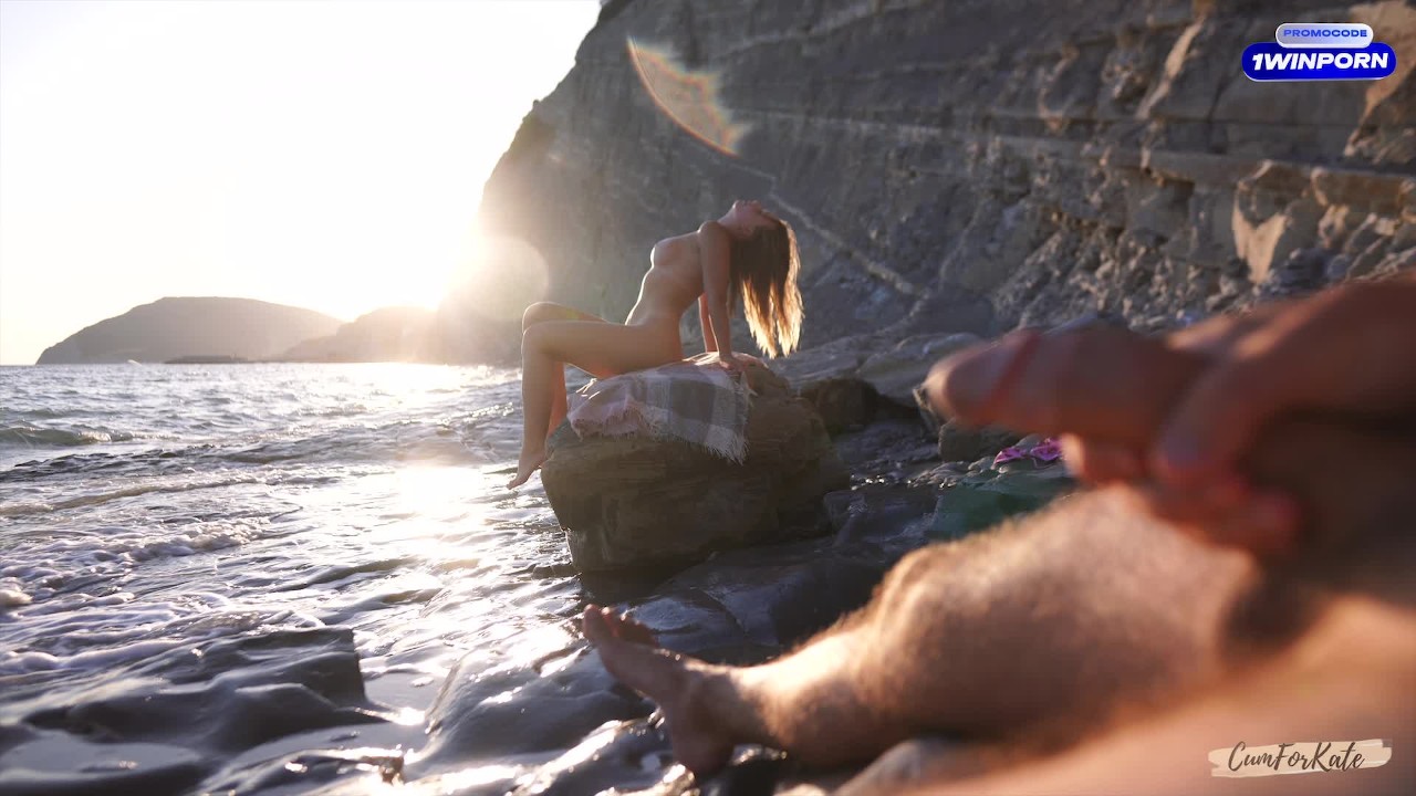 DICK FLASH on a nudist beach: Stranger caught me jerking ...