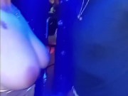 UN RAPIDIN EN EL BAÑO DEL BAR 5/16