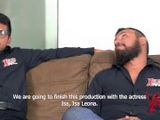 MILF venezolana disfruta de 2 vergas peruanas 8/16