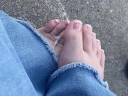 Sexy teen spreading her toes for you 13/16