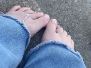 Sexy teen spreading her toes for you 6/16