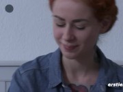 Ersties - Süße Frieda reitet laut stöhnend auf Dildo 13/16