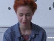 Ersties - Süße Frieda reitet laut stöhnend auf Dildo 16/16