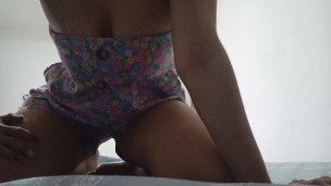 FOR CHRIST!! LATINA GOES CRAZY ABOUT SEX AND TO GET EXCITED, SHE MAKES A SAW WITH HER FINGERS