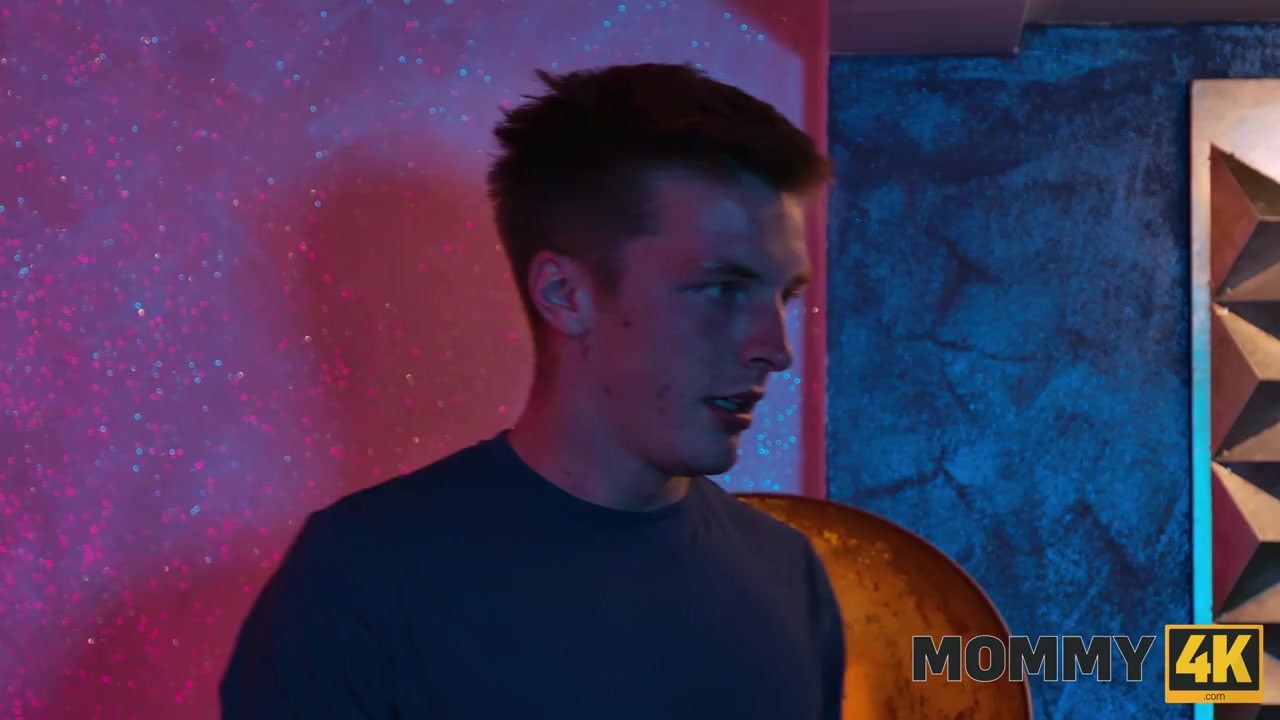 MOMMY4K. Masturbating Mom to the Rescue. Hot sex with Brittany Bardot - 無料セックスビデオ - RedTube