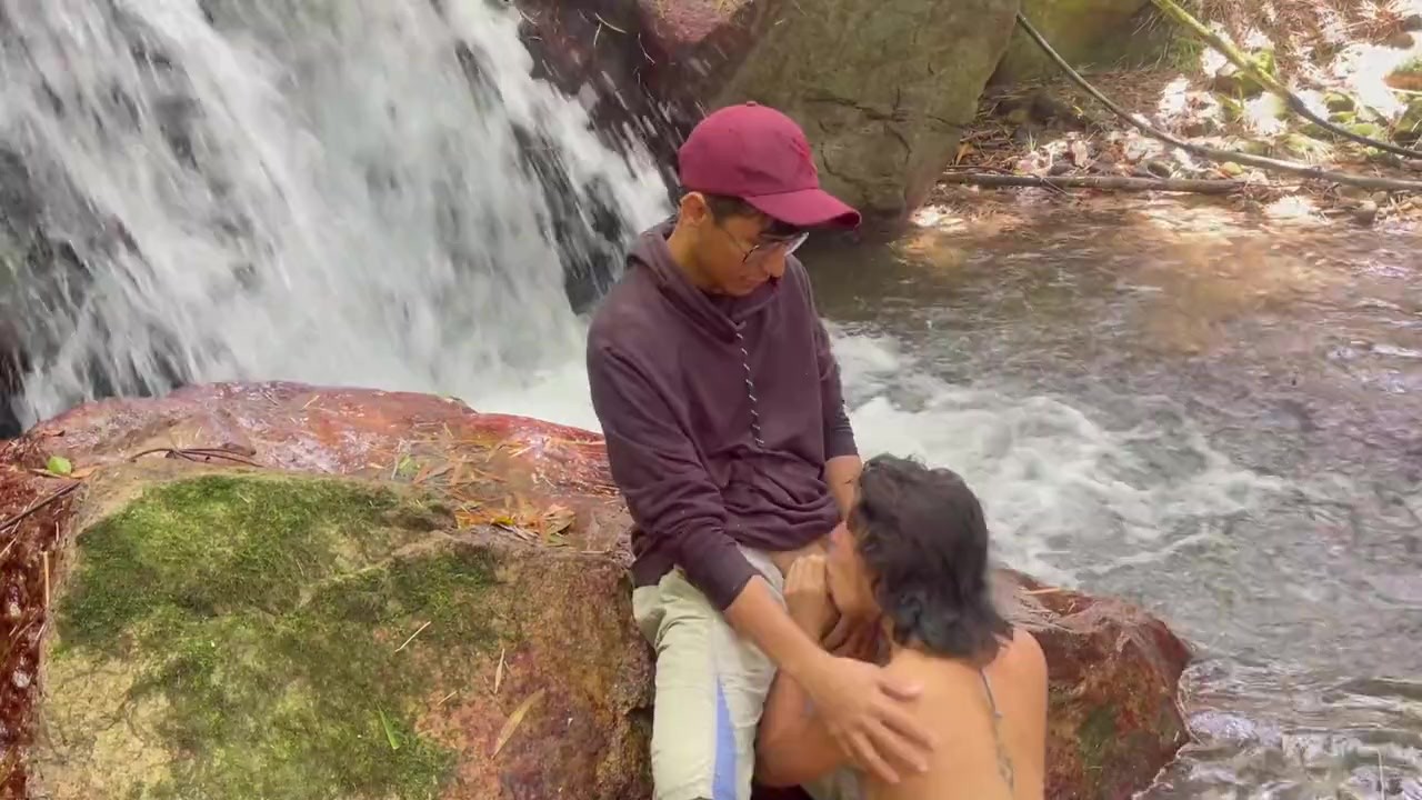 Le doy la mejor follada de su vida en la selva a linda chica desconocida a cambio de darle posada. - Public