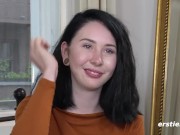 Ersties - Niedliche Joana masturbiert mit Vibrator 12/16