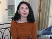 Ersties - Niedliche Joana masturbiert mit Vibrator 14/16