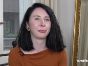 Ersties - Niedliche Joana masturbiert mit Vibrator 4/16