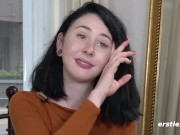 Ersties - Niedliche Joana masturbiert mit Vibrator 8/16