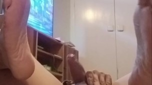 Please Cum on My Feet!