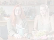 Ersties - Blondine Jolien folgt den Anweisungen von Iva 2/16