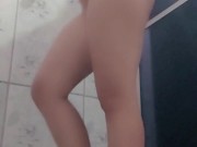 morena se exibisndo no banho 16/16