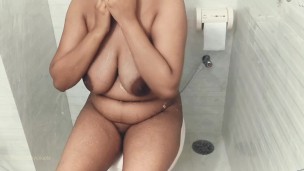 Desi Indian Beautiful Bhabhi fingering